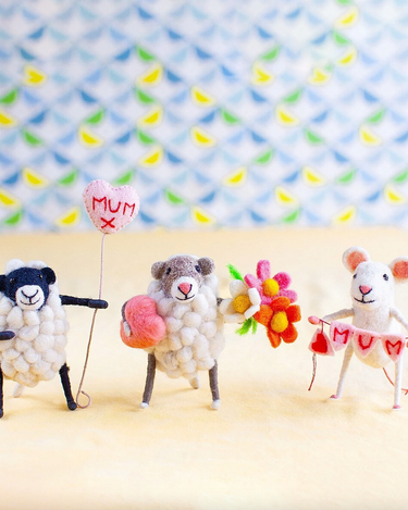 Heart and Flowers Sheep - GEMINI ATELIER